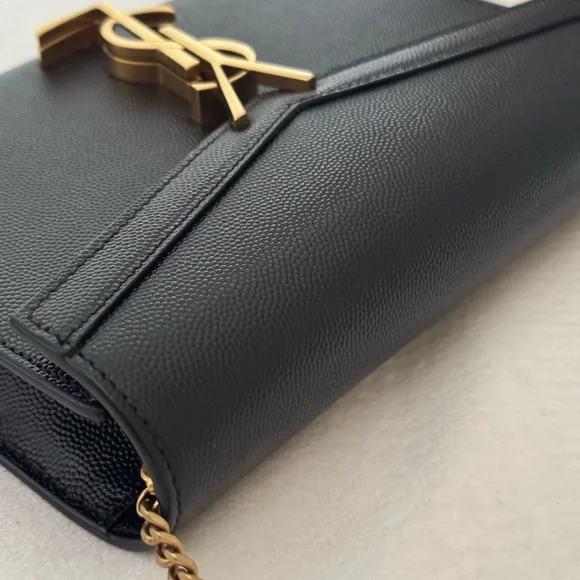 𝑪𝑨𝑺𝑺𝑨𝑵𝑫𝑹𝑨 𝑾𝑨𝑳𝑳𝑬𝑻 𝑶𝑵 𝑪𝑯𝑨𝑰𝑵 - Picture 7 of 14